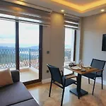 Arya Deluxe Aparthotel *